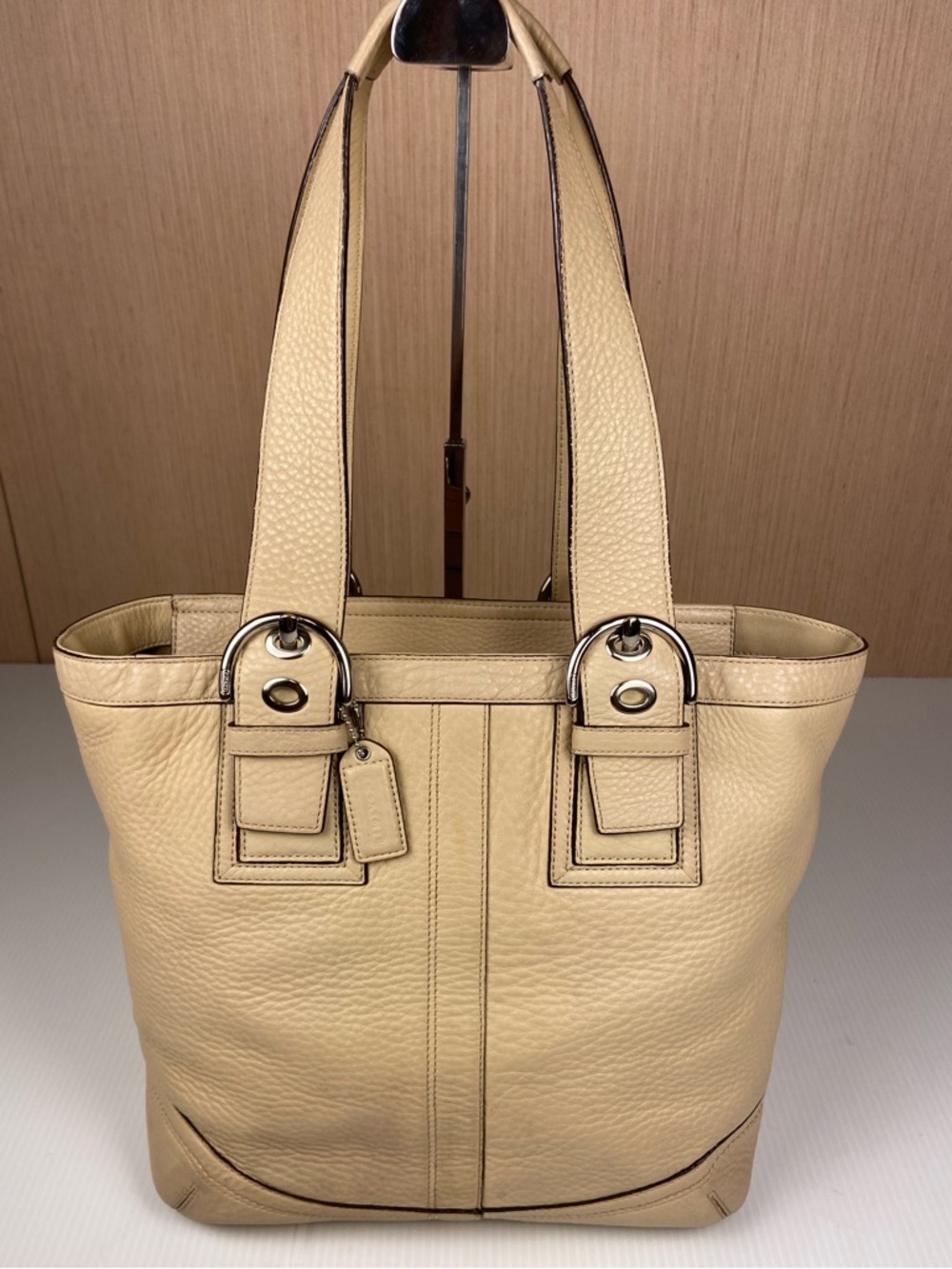 Coach Soho Pebbled Leather Tote Beige O-Ring Buckle Shoulder Bag Work Carryall